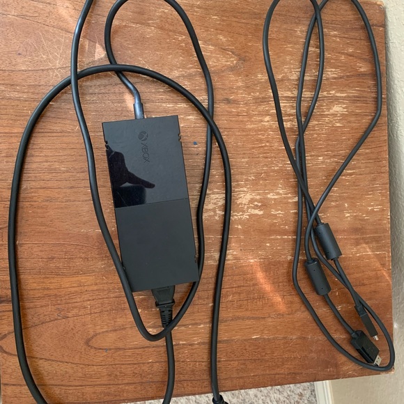 Xbox One with 3 Games and 3 Controllers - Picture 6 of 8